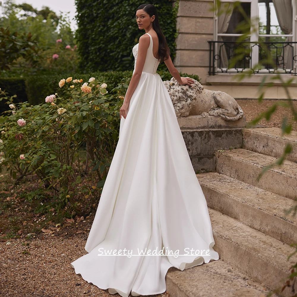 Customized Wedding Dress New Arrival V Neck Sleeveless Beading Applique Split Sweep Train Bridal Gown for Woman Bride