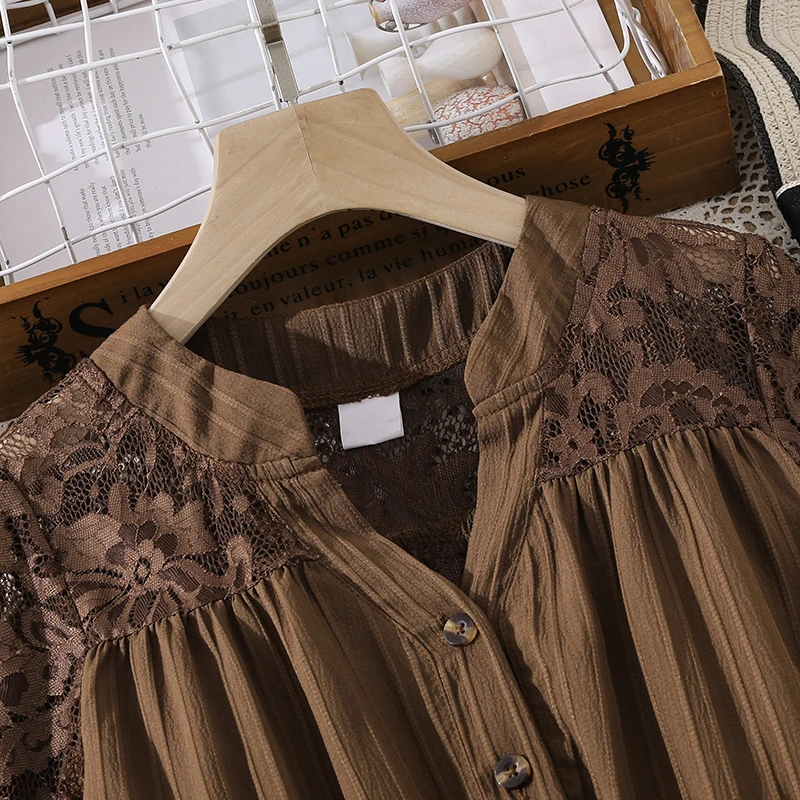 Braunes, strukturiertes Kleid für Teenager-Mädchen, volle Spitzenärmel, Spitzenbesatz am Saum, Gürtel, Swing-Kleid mit langen Ärmeln, lässiges Frühlingsoutfit – Detail 4
