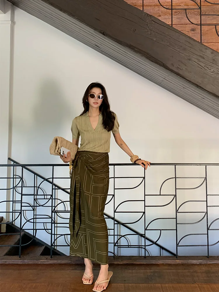 Dragon Xier Brown V-ne Knitted  irt Women's Slim Fit Casual Sle Fiber 00% Viscose ort Sve Regular Length