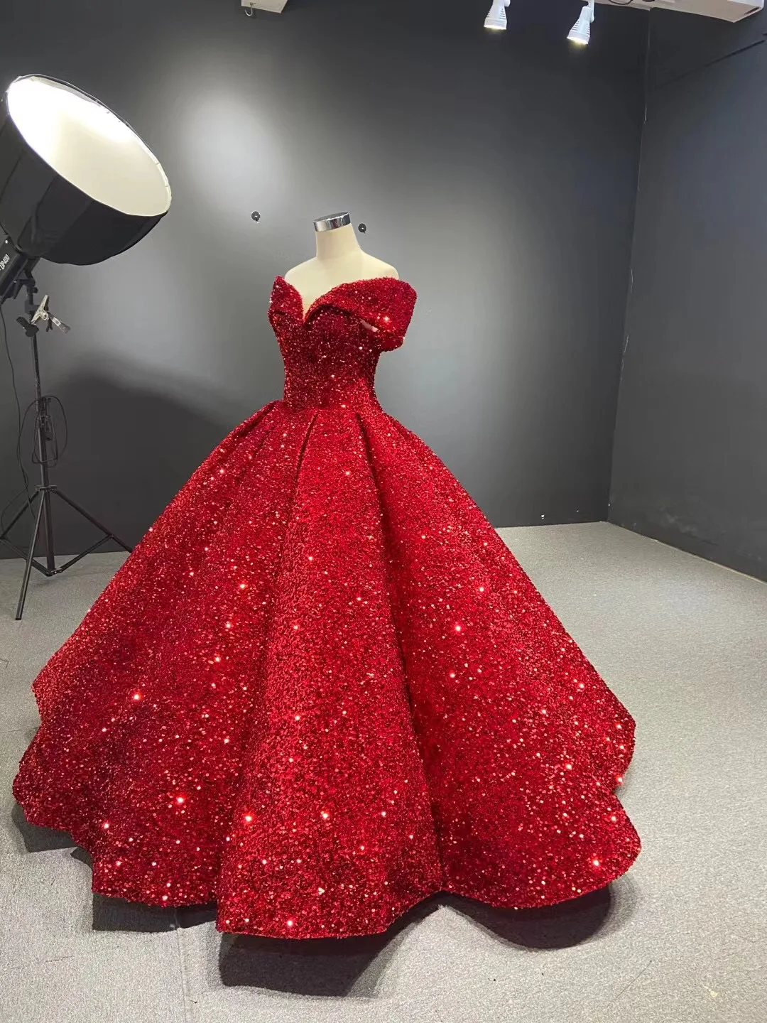 Burgundy Charro Quinceanera Dresses Ball Gown Off The Shoulder Sequins Sparkle Puffy Mexican Sweet 16 Dresses 15 Anos