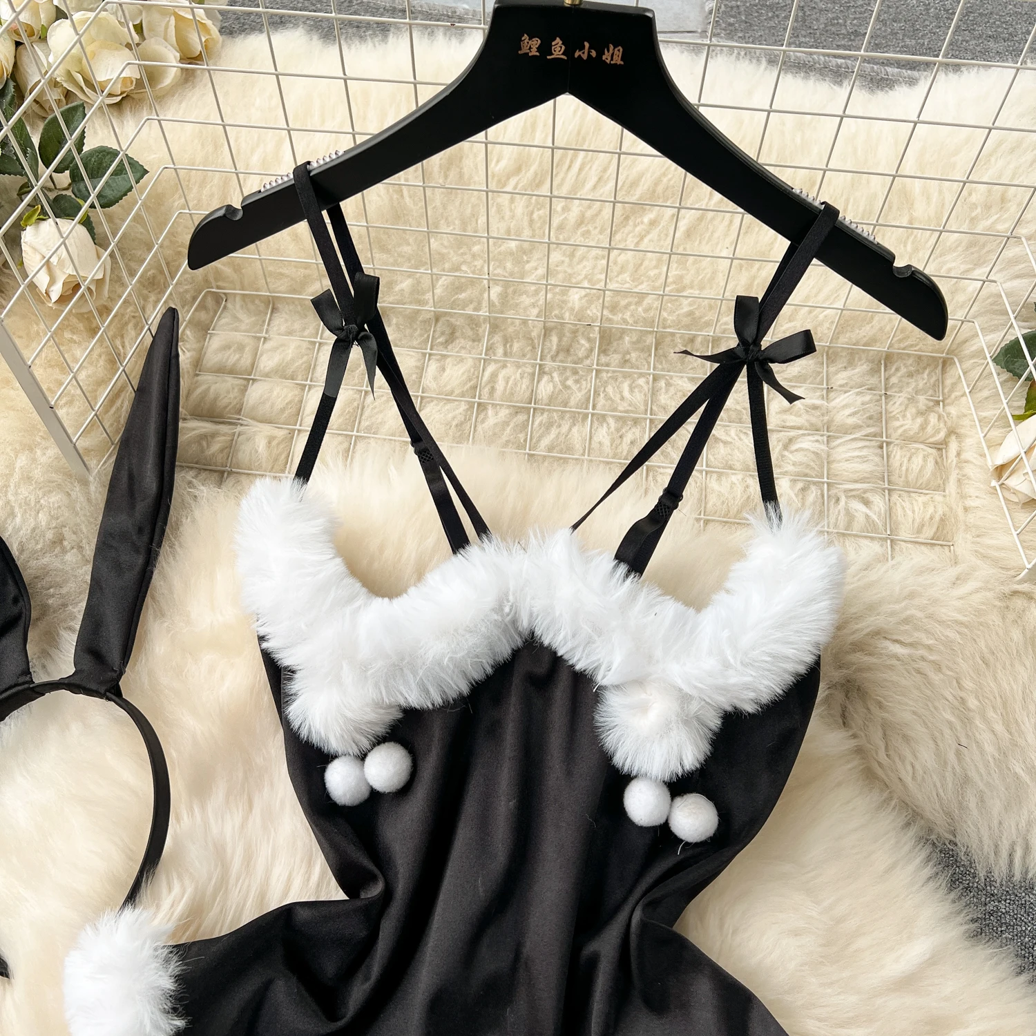 المرأة مثير عيد الميلاد قطعة واحدة داخلية الساتان ضيق نيسيي الساخن الأرنب Catsuit الأزياء الفراء مزيج Strappy السروال القصير #4