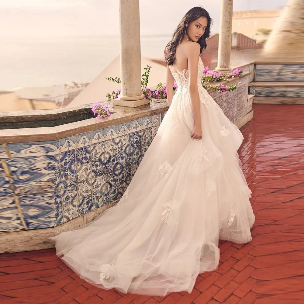 Customized Beach Strapless Sweetheart Neck A-line Wedding Dresses Lace Sequins Appliques Tull Pleated Button Back Bridal Gowns