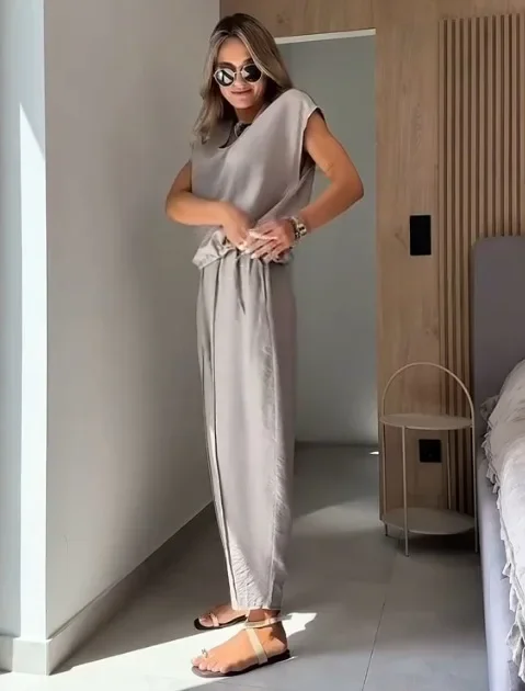 

Повседневный комплект из двух предметов для поездок на работу, женский модный однотонный пуловер с круглым вырезом и короткими рукавами, топ с высокой талией, плиссированные брюки, комплект