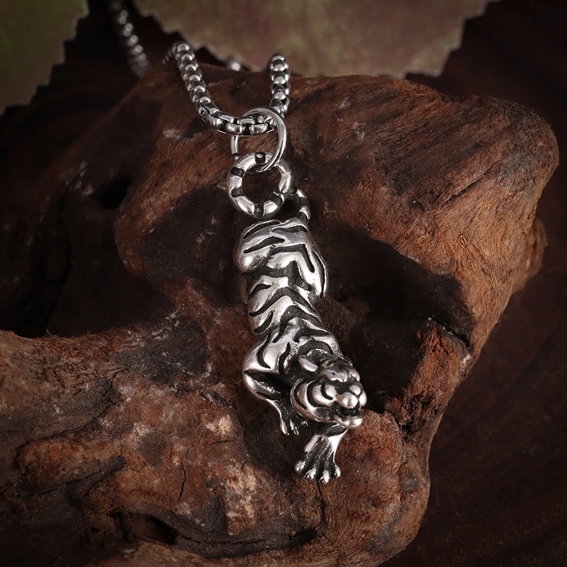 Personalized Silver-Plated Animal Tiger Pendant Necklace Men's Symbol of Strength Domineering Brave Fashion Accessories