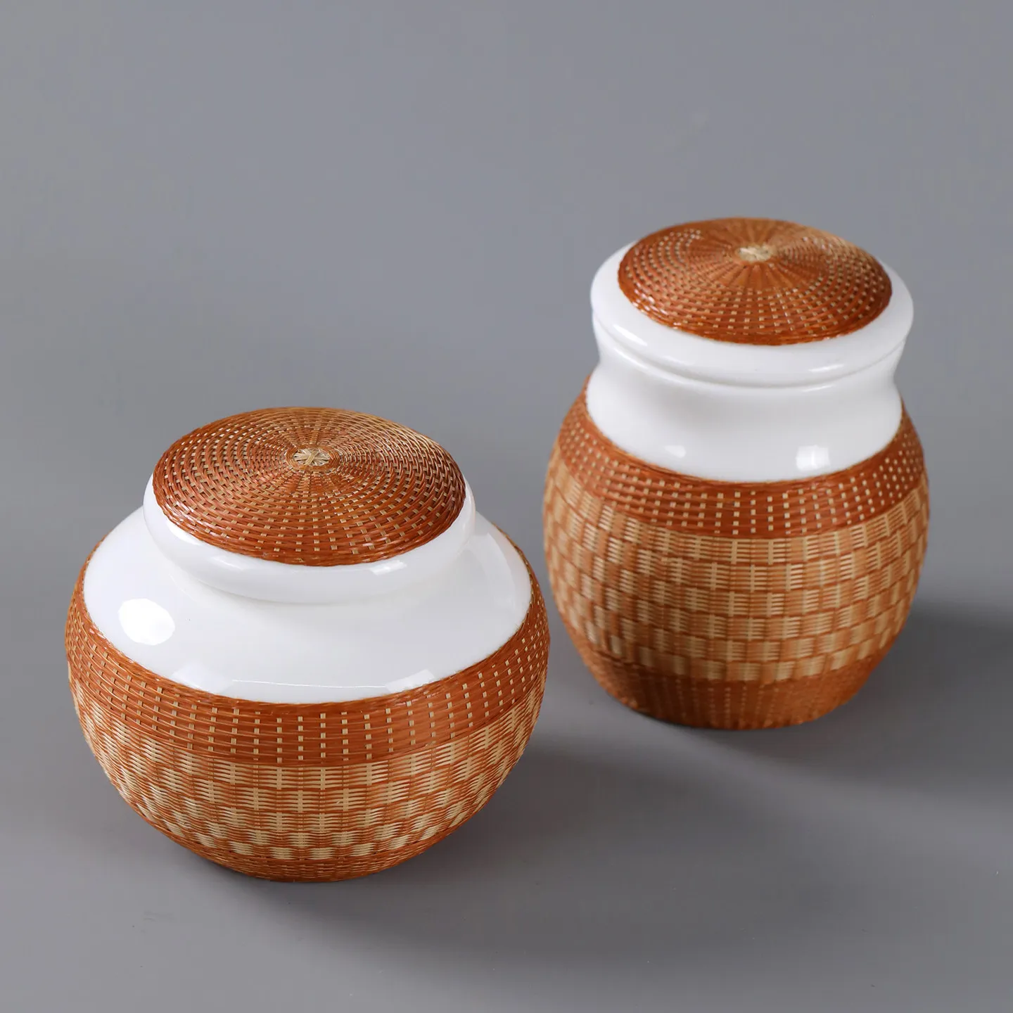Bamboo silk buckle porcelain tea can bamboo woven tea packaging box ceramic sealed jar tea storage tank