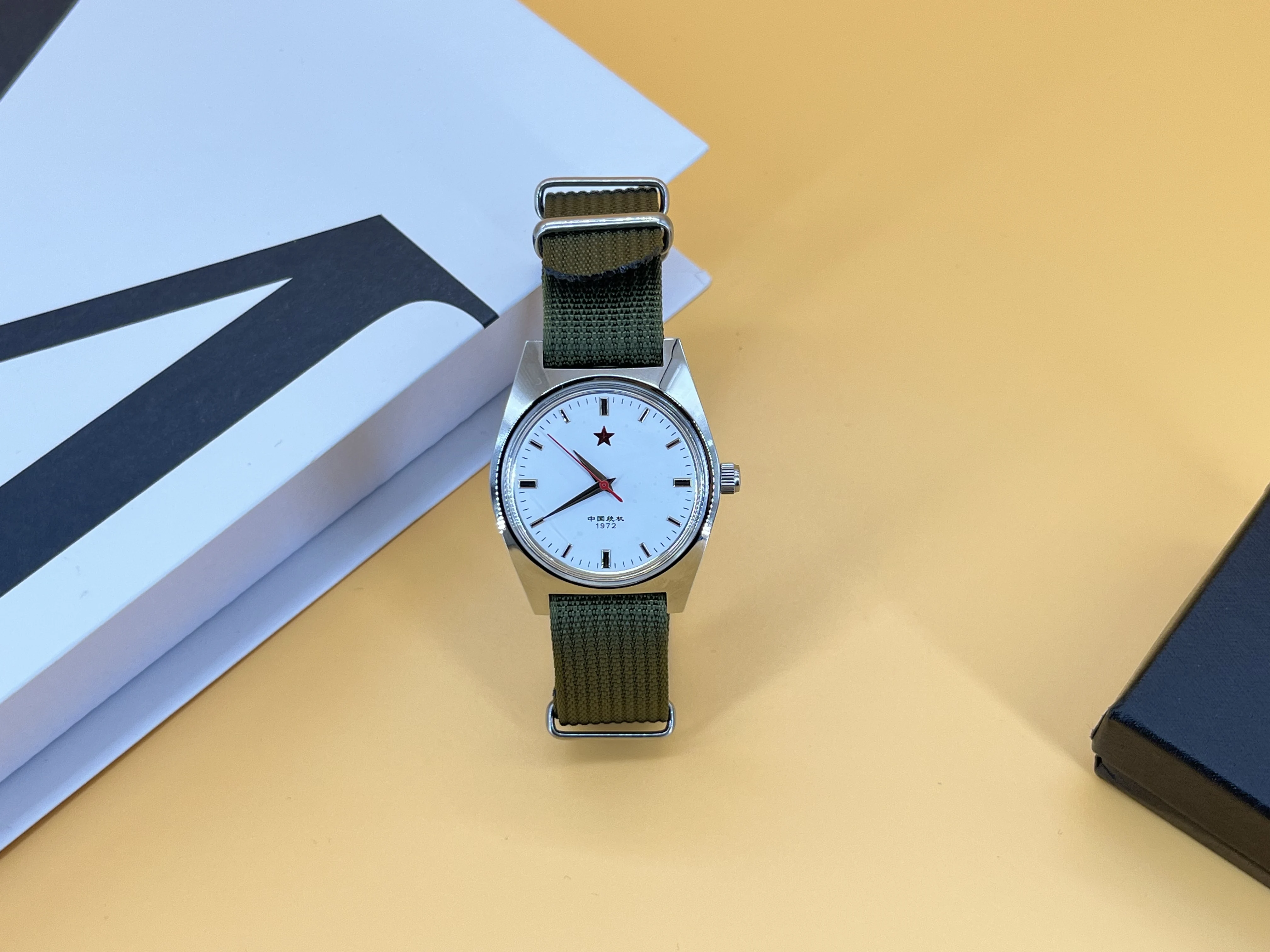 

Manual Winding Mechanical Watch 7120 Mechanism Classic Style Timepiece for Men And Women