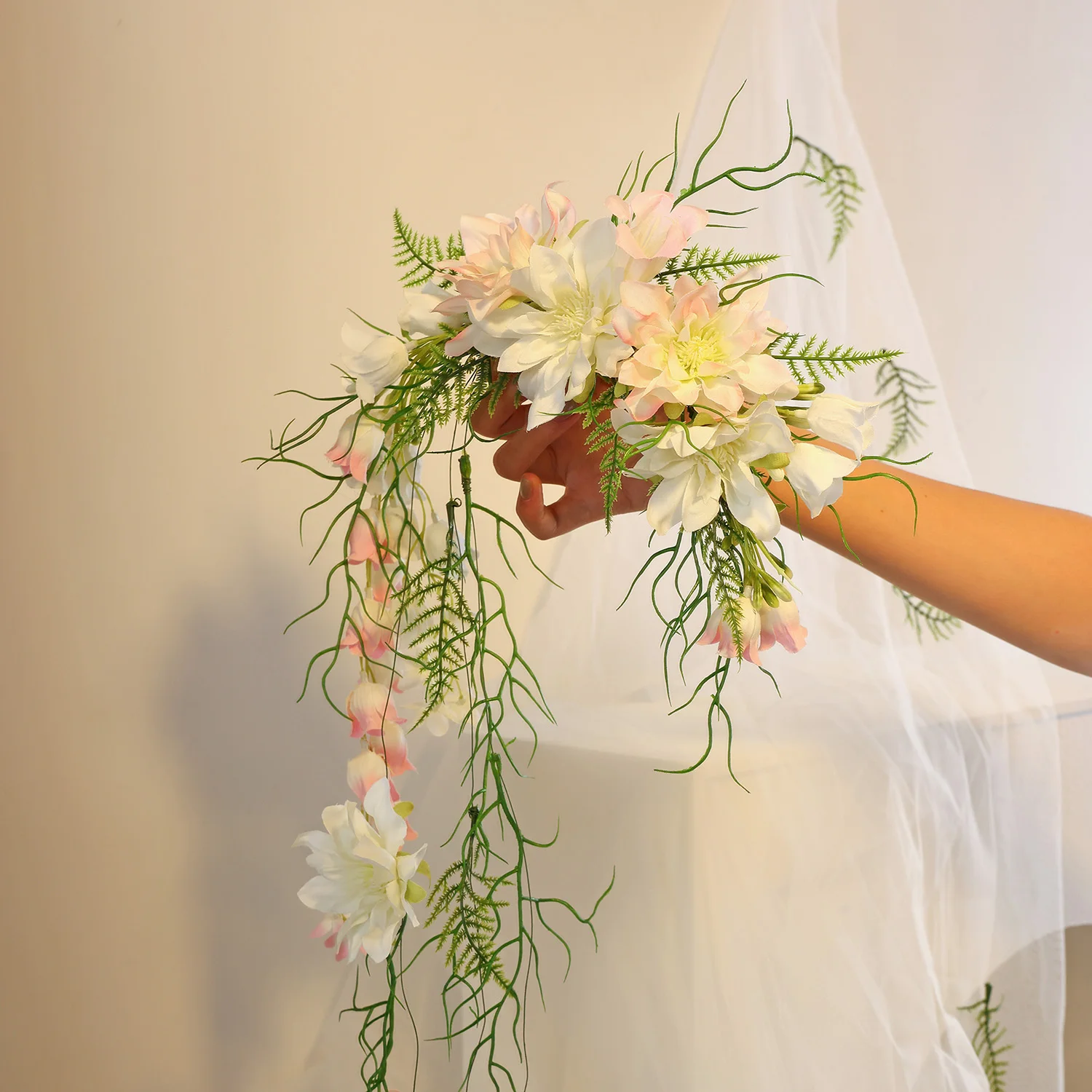 اليدوية الوردي الأبيض زهرة الجرس الاصطناعية زهرة طويلة ورقة العشب شرابة مشبك شعر الزفاف للعرائس إكسسوارات الشعر #2