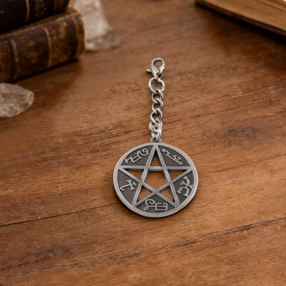Supernatural Teufelssperren-Schlüsselanhänger Gotisches Sigil Dämonen-Pentagramm-Symbol Okkultes Ausgehöhltes Schlüsselring Dunkles Esoterisches Geschenk für Goth-Fans – Detail 8