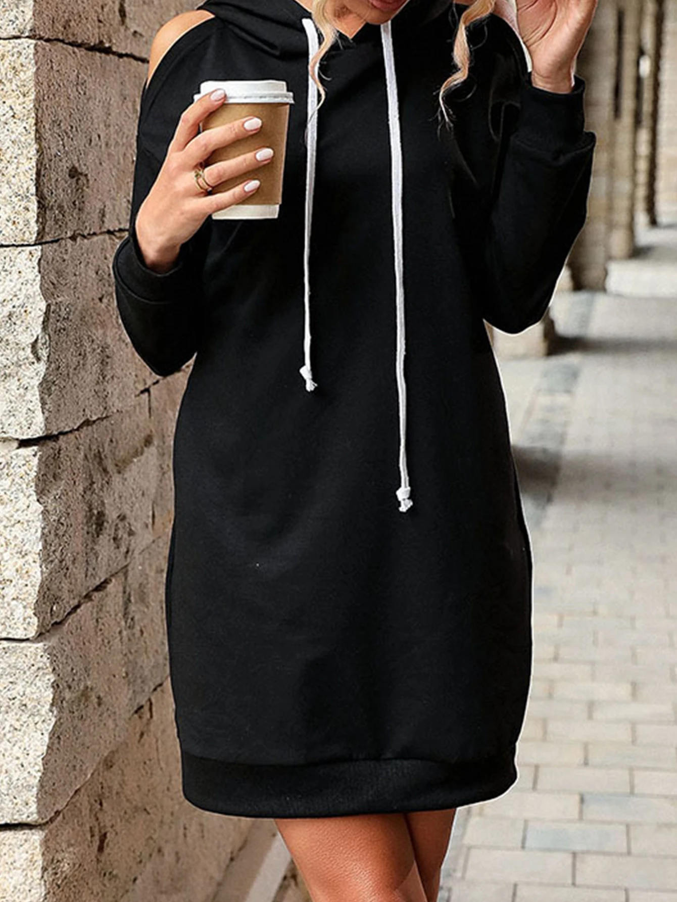 Vestido feminino de manga comprida com capuz e ombro de fora, outono inverno, estilo europeu e americano, local independente, moda top