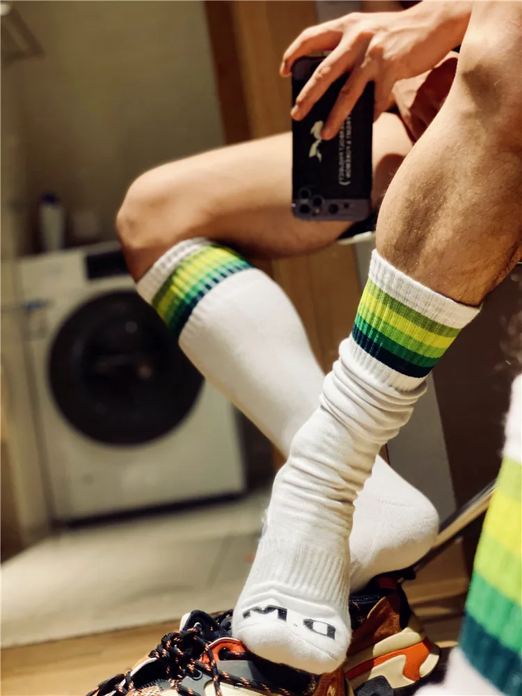 Men\'s Socks Personality Rianbow Striped Terry Socks Football Baskerball High Tube Sports Stockings for Men Boys