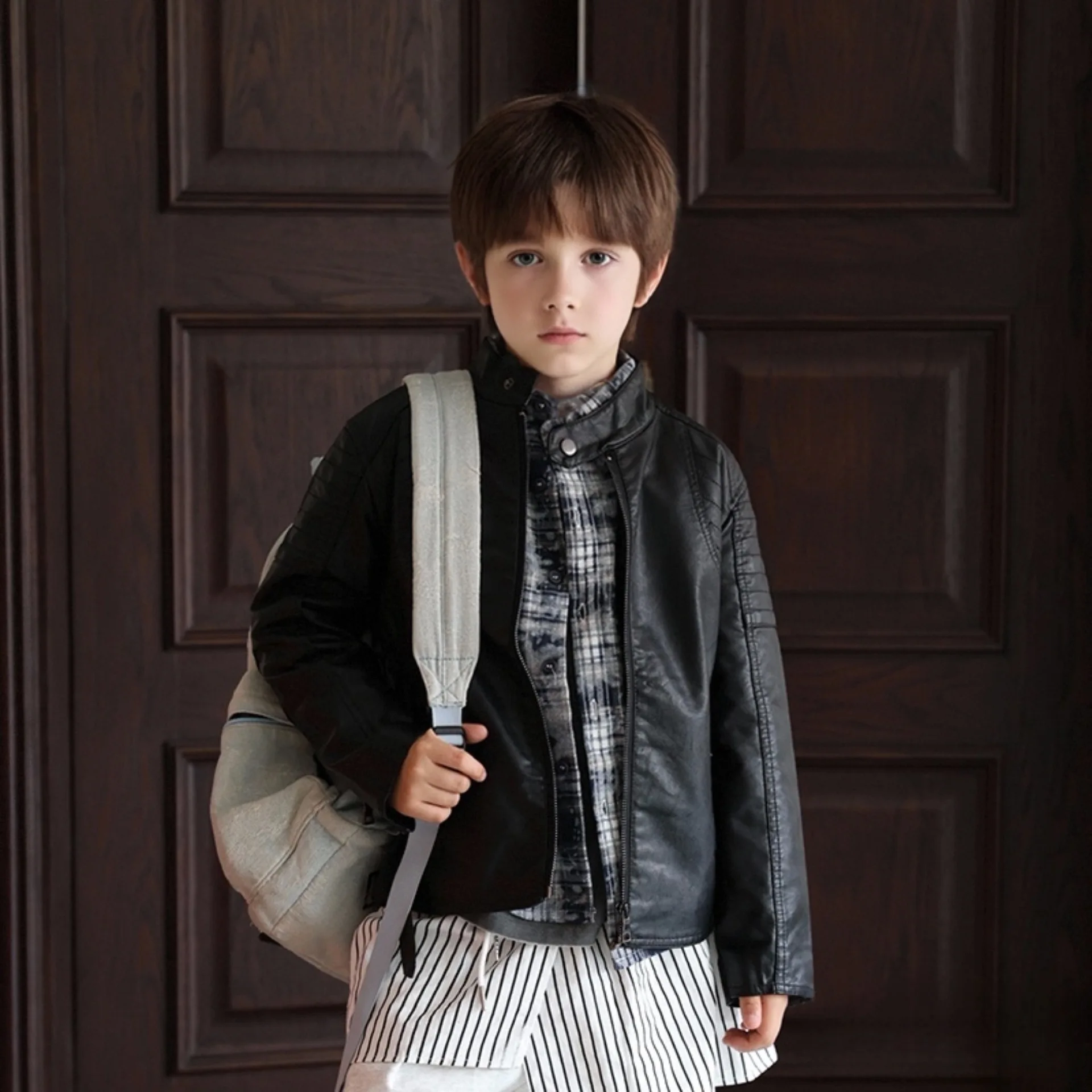 Streetwear Brand Photography - Manteau imperméable et coupe-vent en cuir