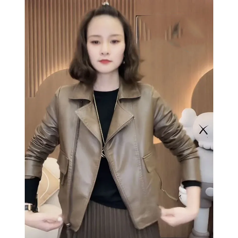 เสื้อแจ็คเก็ตหนังซิปแบบนุ่มสำหรับผู้หญิง สไตล์ฤดูใบไม้ผลิและฤดูใบไม้ร่วง เสื้อแจ็คเก็ตหนังลำลองสำหรับผู้หญิง แฟชั่นเกาหลี เสื้อคลุมอเนกประสงค์