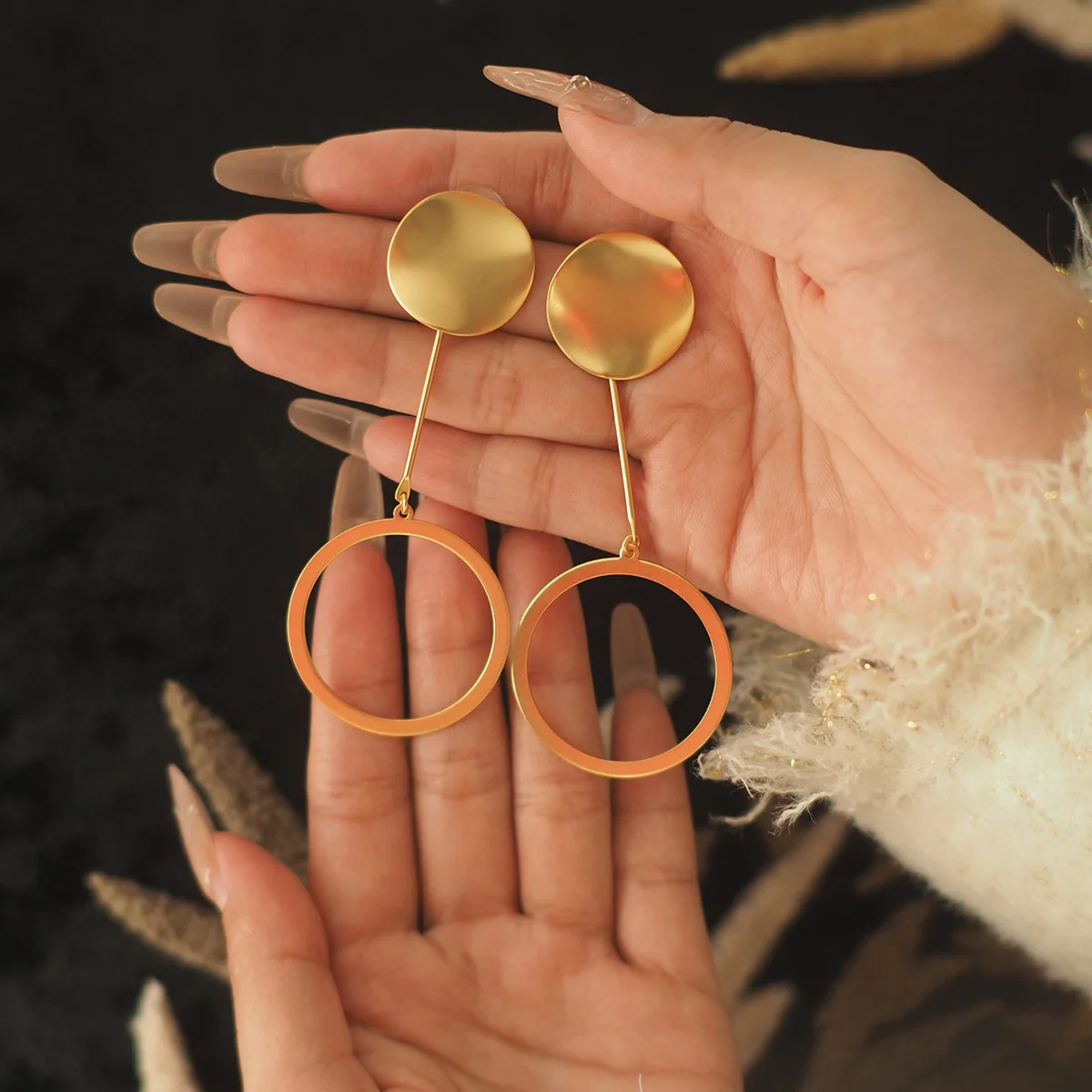 

Niche Design Vintage Western-Style Long Tassel Stud Earrings - Minimalist European Fashion, Unique Statement Jewelry