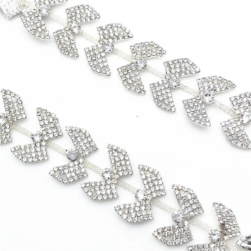 

Rhinestone Trim Diamond Crystal Rhinestone Chain Sparkly Rhinestone Applique for Wedding Party Decoration & Bridal Costume 1yard