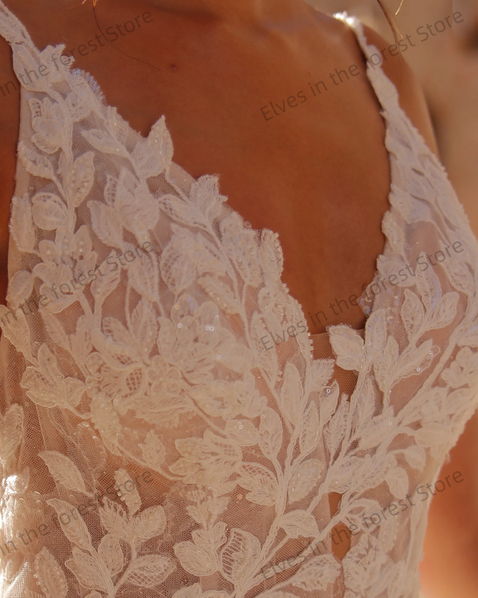 ชุดแต่งงานคอวีทรงเอไลน์สุดหรูสำหรับผู้หญิง ตกแต่งด้วยลูกไม้แบบแอพพลิเค่  ชุดแต่งงานแบบเปิดหลัง  ชุดเจ้าสาว