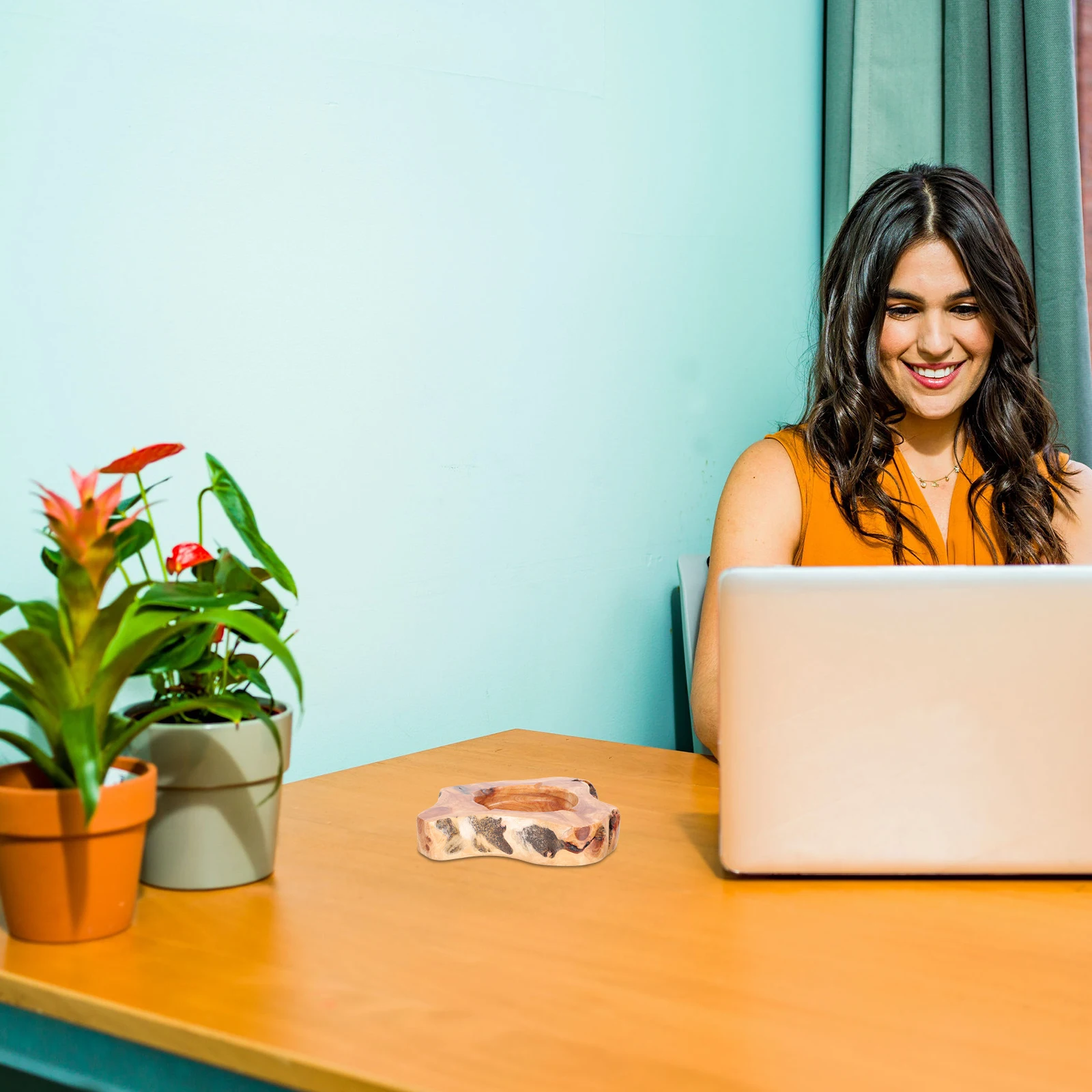 

Wooden Ashtray Sturdy Office Bar Home Restaurant Stable Bottom Compact Size Space Saving Smooth Surface