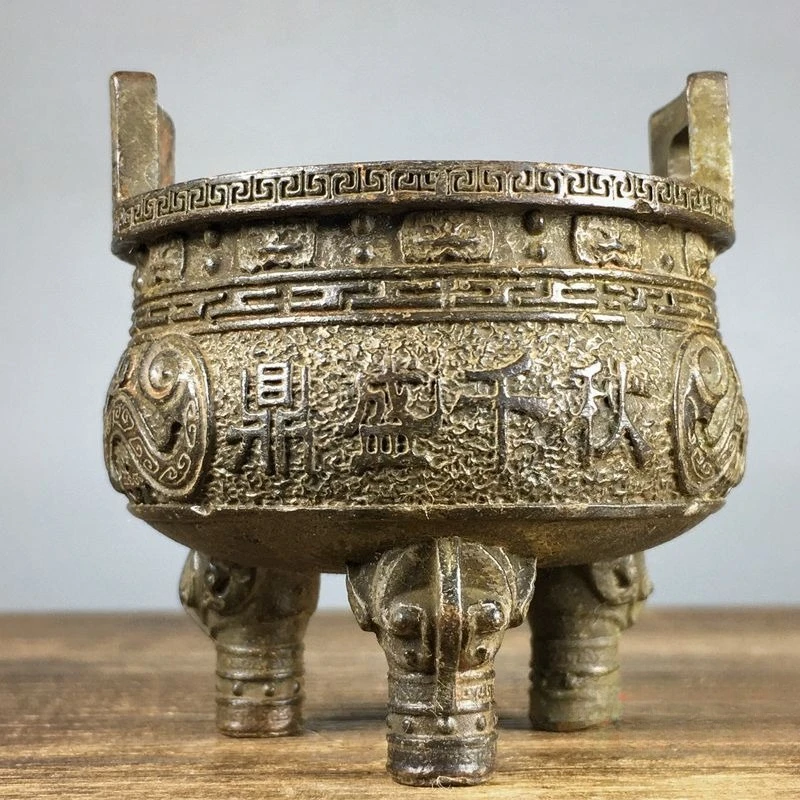 Antique Three-Legged Incense Burner Tripod Ding Censer Zen-Inspired Home Desktop Sculptures Home Decoration Accessories