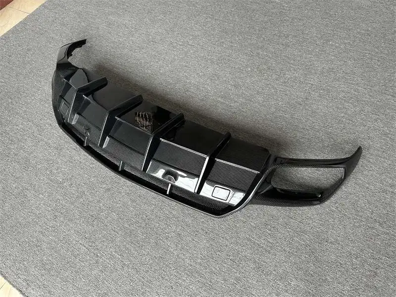 

1016 Style Dry Carbon Fiber Rear Diffuser For Lamborghini URUS S 2022-2024