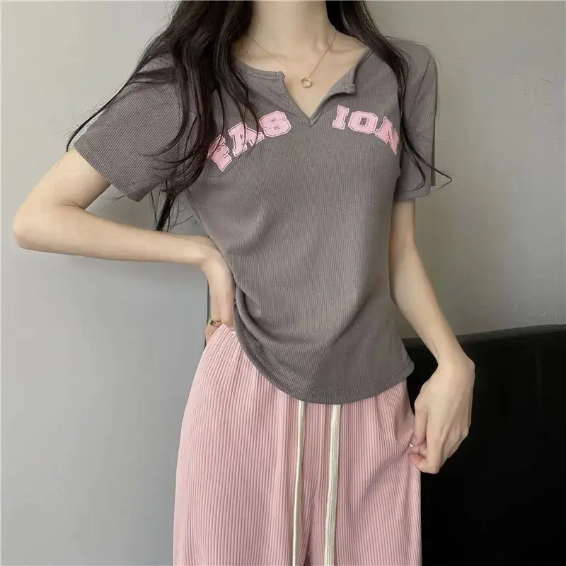 Tops cortos con estampado de letras y cuello en V para mujer, ropa de verano, camisetas coreanas juveniles de manga corta lisas que combinan con todo, moda informal