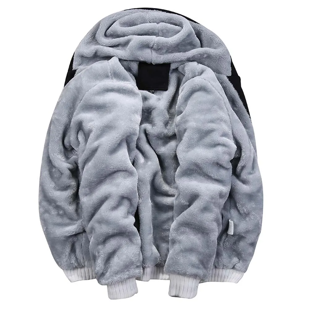 Sweat à capuche d’anime Attack on Titan en polaire pour homme, gris, avec une doublure duveteuse, des panneaux d’épaules noirs et des poignets côtelés.