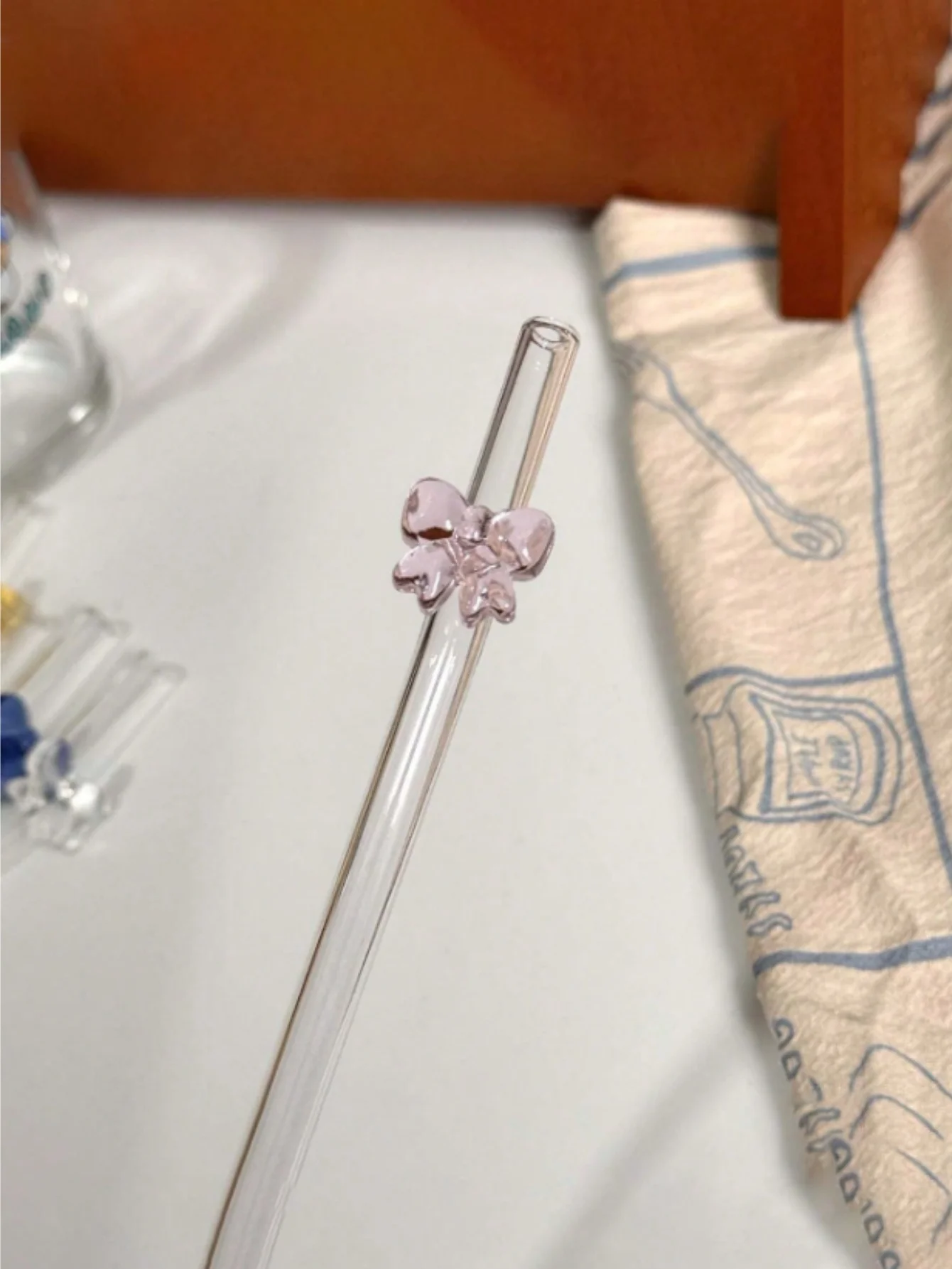 1/6PCS Cute Cartoon Pink Bowknot Glass Straw,Bent Reusable Glass Straw, Smoothie,Milk,Tea,Juice,Cocktail And Cold Drink,friend view 5