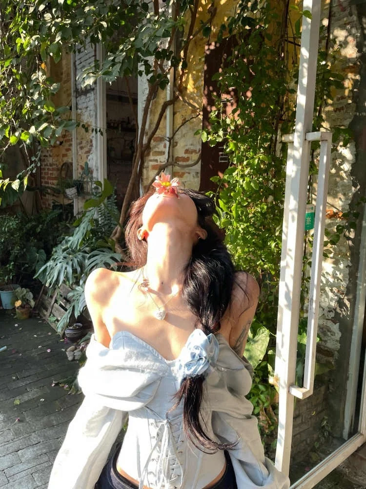 

Синяя женская футболка в корейском стиле с эффектом утяжки на плечах, весенняя коллекция, дизайнерская модель с эффектом утяжки талии, премиум-класс