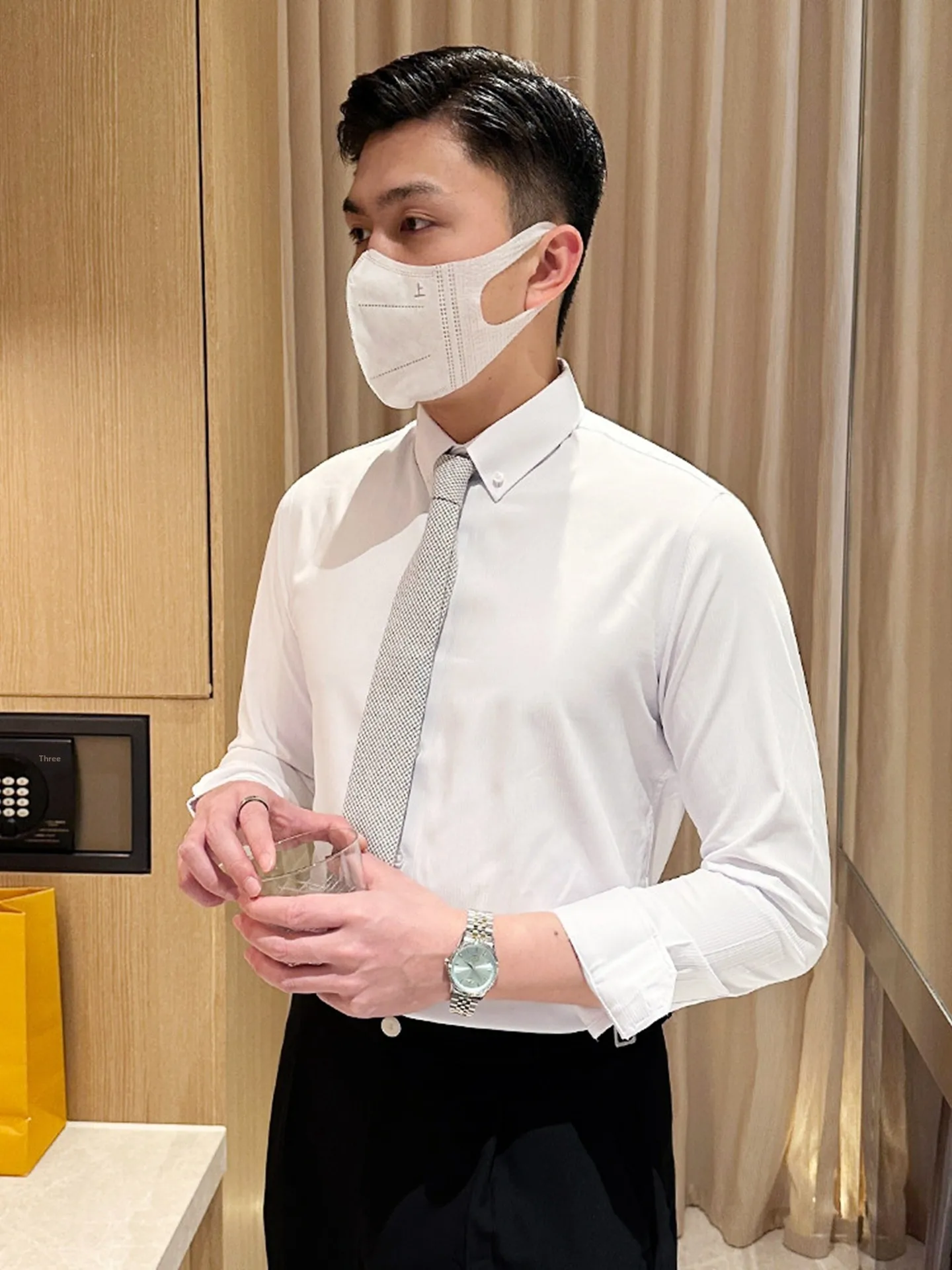 

Elegant Italian Style Slim Fit Men's Shirt Casual Long Sleeve Commute Business Shirt Breathable Polyester Cotton Youth Shirt