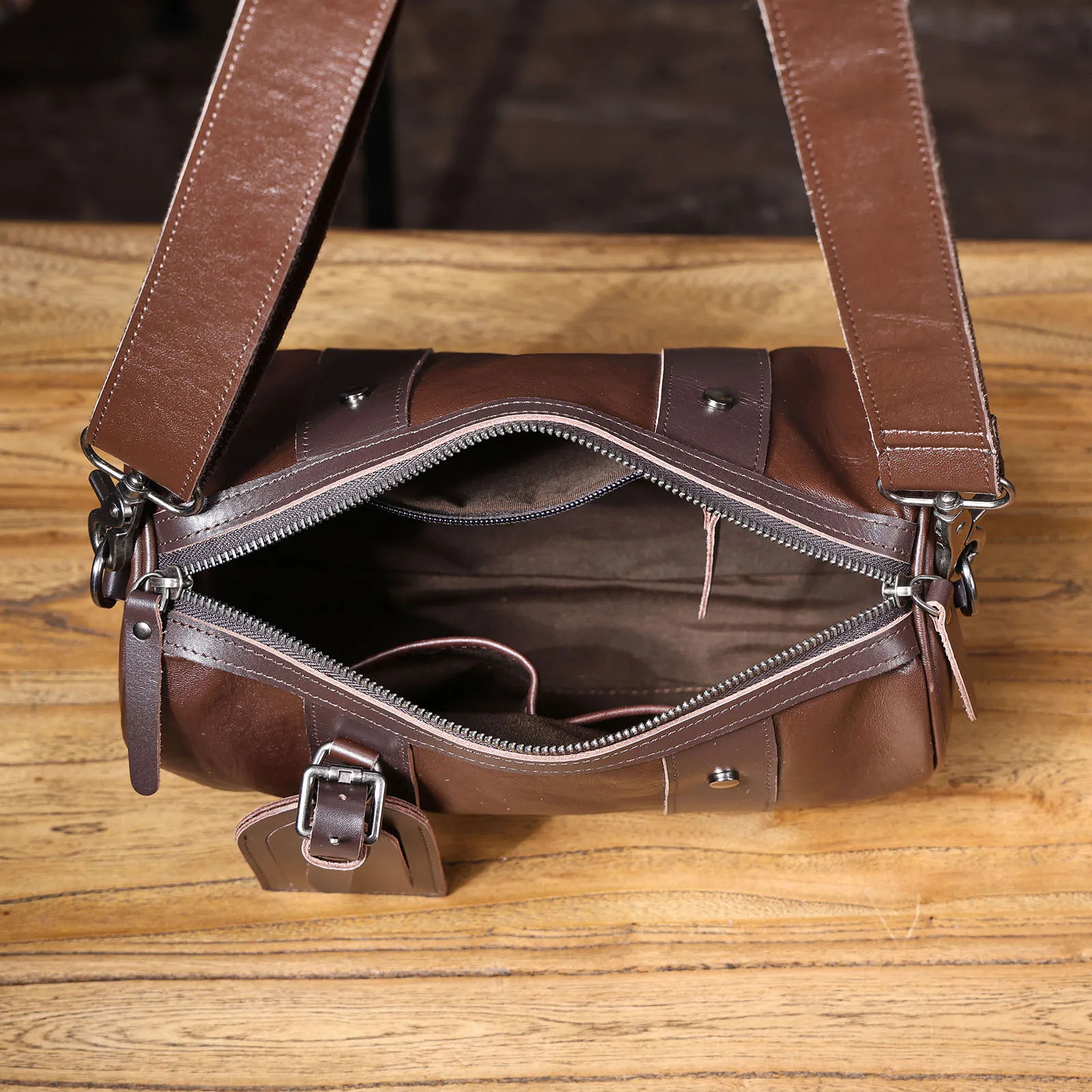 Echte Leder-Umhängetasche für Herren, einfache Rindsledertasche, hochwertiges, pflanzlich gegerbtes Leder, modischer Casual-Stil. – Detail 23