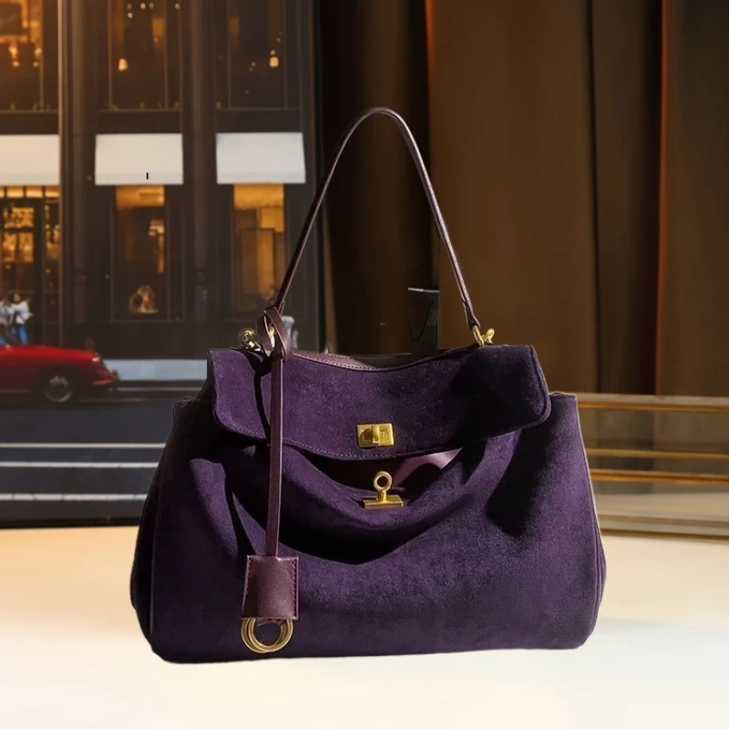 حقيبة يد نسائية كلاسيكية ذات سعة كبيرة - بني أنيق، إغلاق منظمي، مقابض قوية للعمل والسفر والاستخدام اليومي