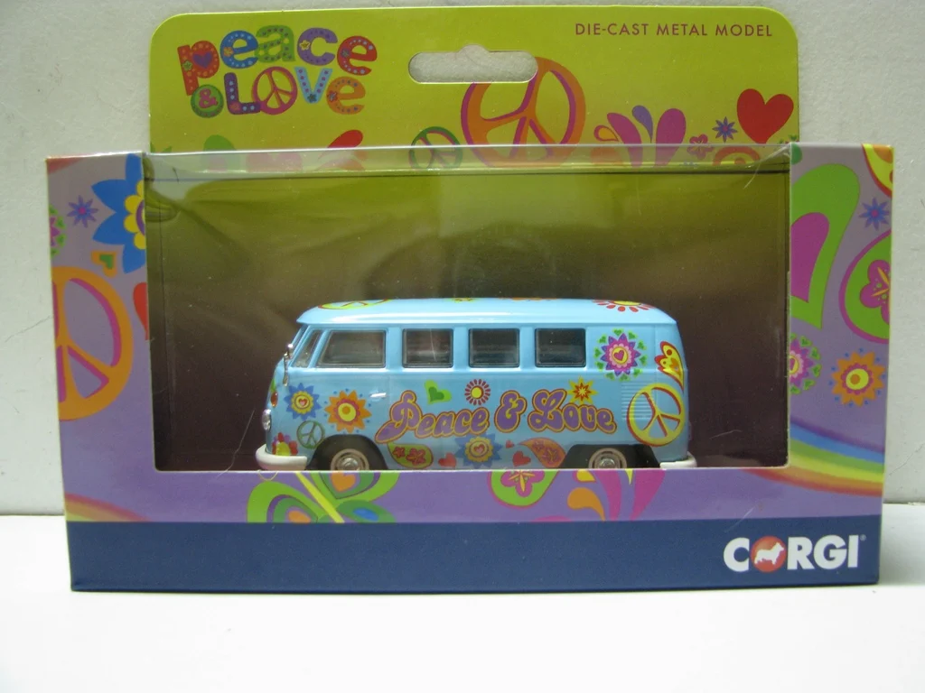 

Diecast 1:43 Scale CORGI VW Campervan Peace Love and Freedom Model Alloy Car Model Collectible Toy Gift Souvenir Display