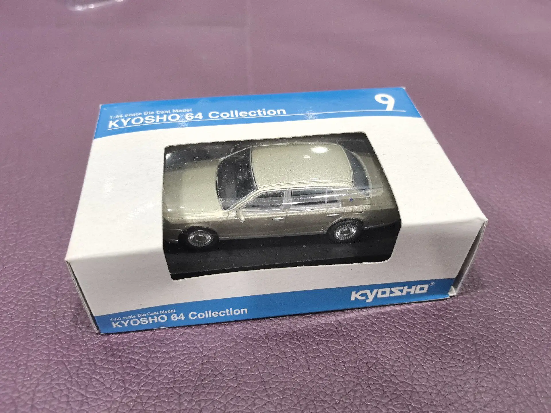 

Металлическая модель автомобиля KYOSHO TOYOTA Century 7 в масштабе 1/64