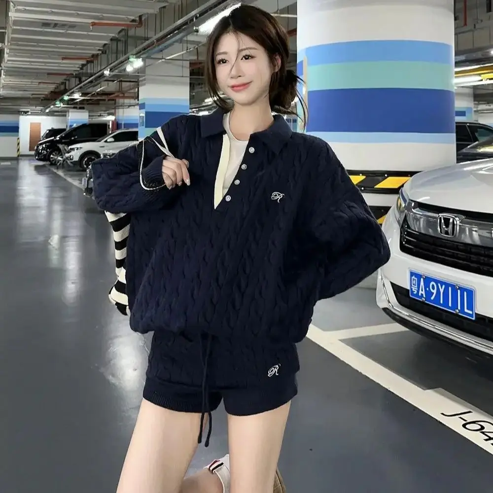 

Japan College-Style Korean Fashion Suit For Women In Autumn Winter Twist Long-Sleeved Sweater High-Waisted Shorts Two-Piece Set