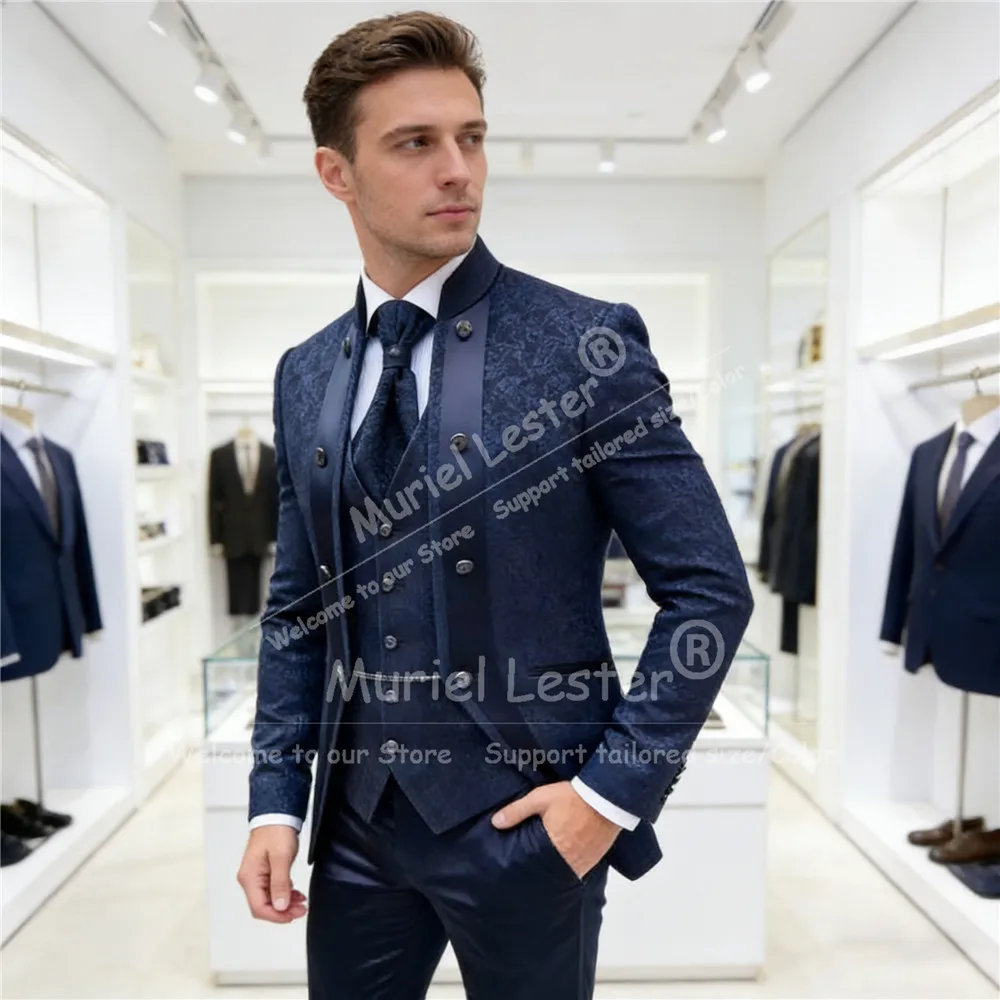 

Elegant Jacquard Satin Suit Men Slim Fit Italian Design Prom Blazers Customized 3 Piece Set Groom Tuxedos Male Fashion Attire