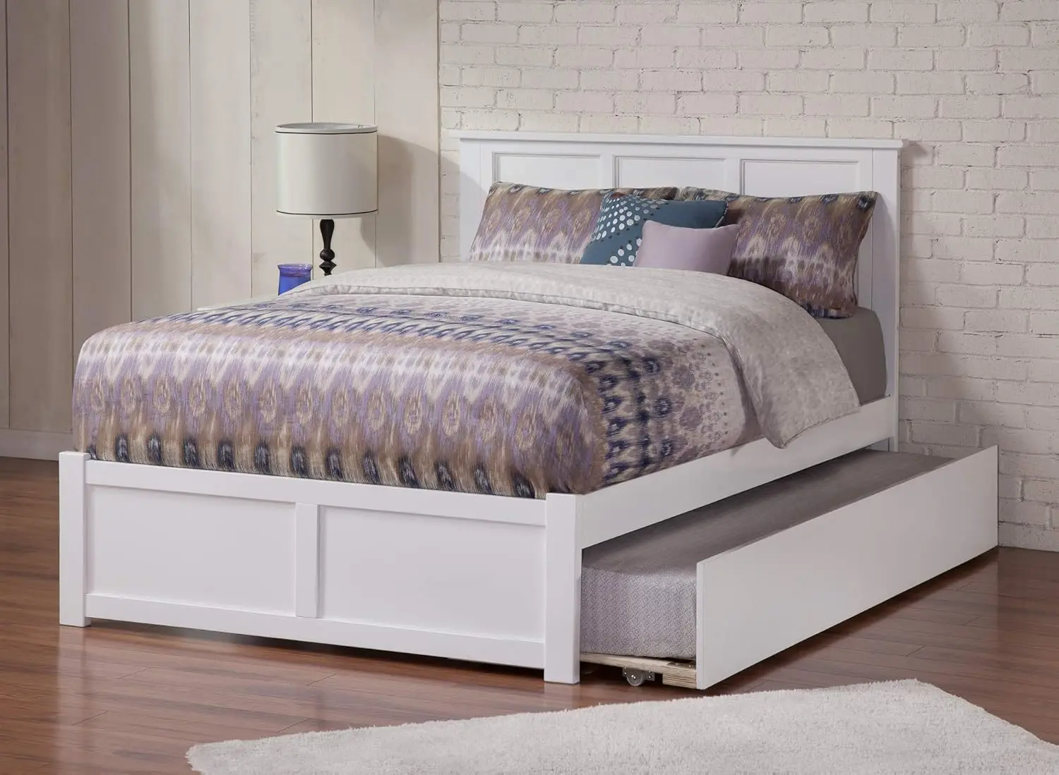 Queen Size Platform Bed with Footboard & Twin XL Trundle in White