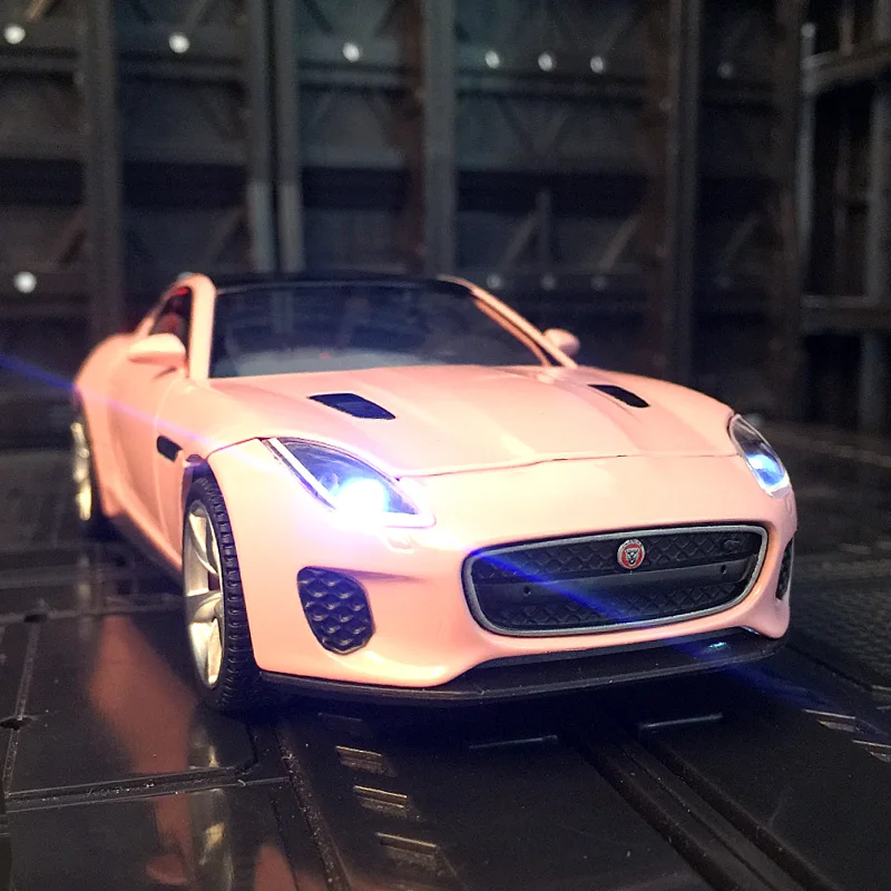 

Модель автомобиля из сплава в масштабе 1:32, Jaguar F-type, двухдверный купе, модель со звуком и светом, детская игрушка, металлическое украшение, подарок