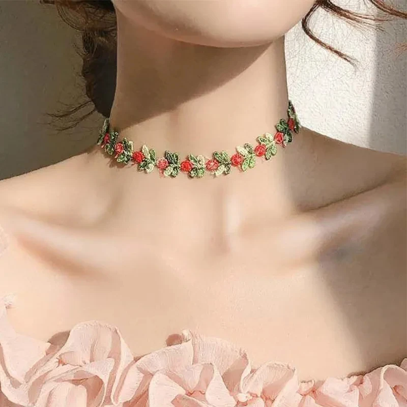 Sweet Flowers Lace Necklace Choker for Women Girls Good Quality Embroidery Fashion Romantic Design Accessory Trendy Jewelry Gift