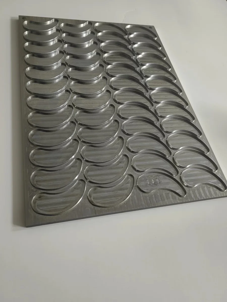 

Cat face cutting die Template for pet lovers DIY Embossing Stencil for Cute Animal Scrapbooks