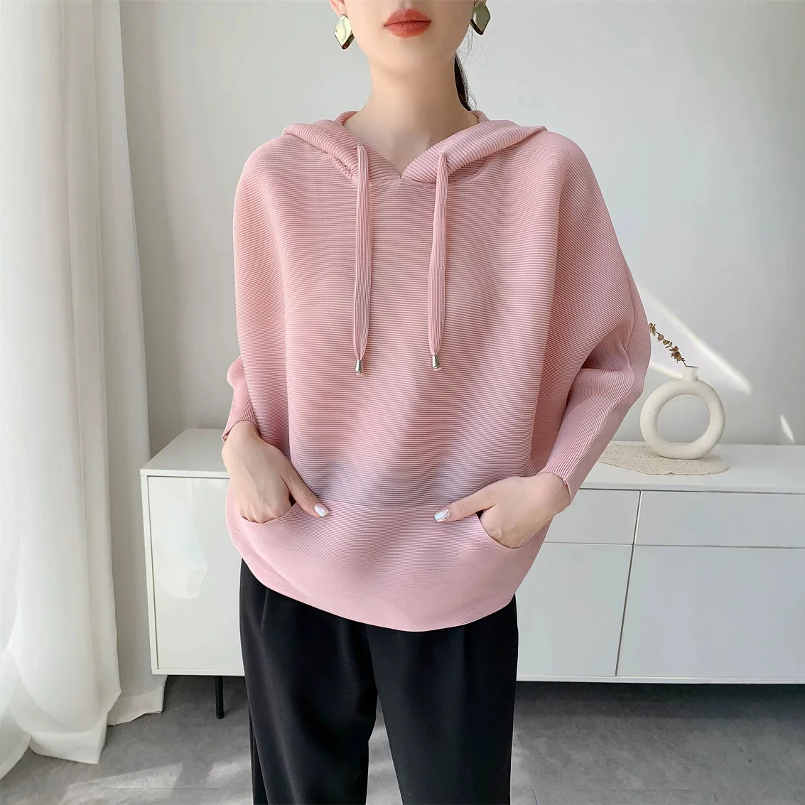 Miyake Style Pleated Fashionable and Versatile Casual, Lazy and Relaxed High-end Design Loose and Slim Hooded Top