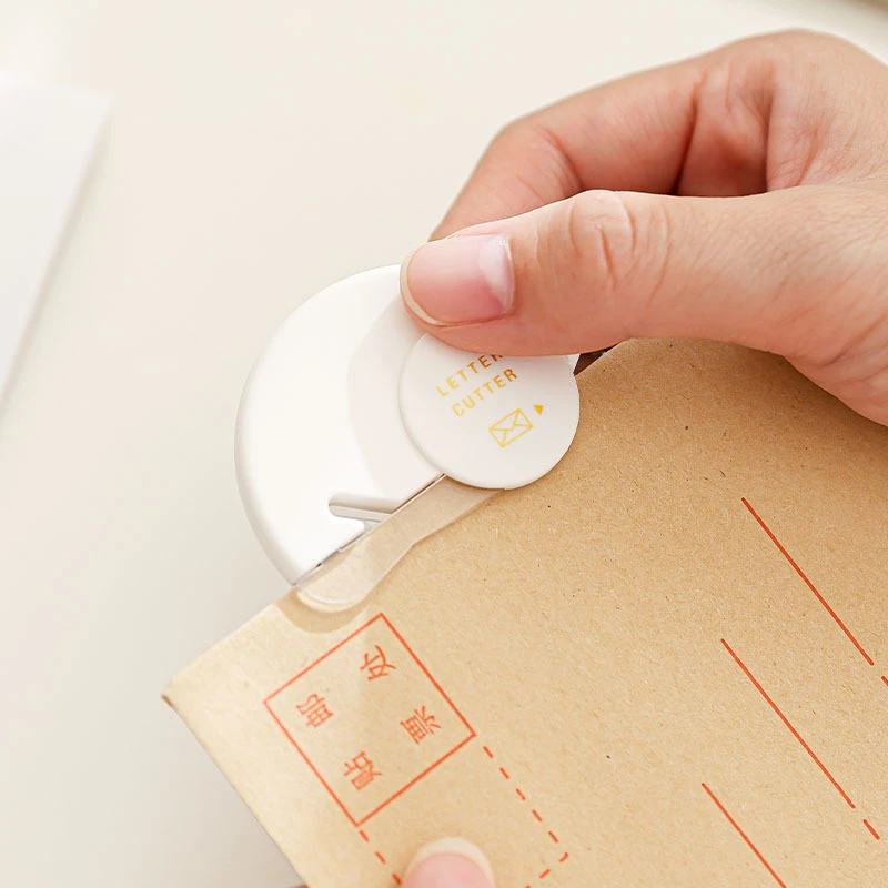 Lightweight Plastic Opener Tool, Easy-Use Safety Knife for Packages, Letters, and Furniture Film - Quick Cut Design