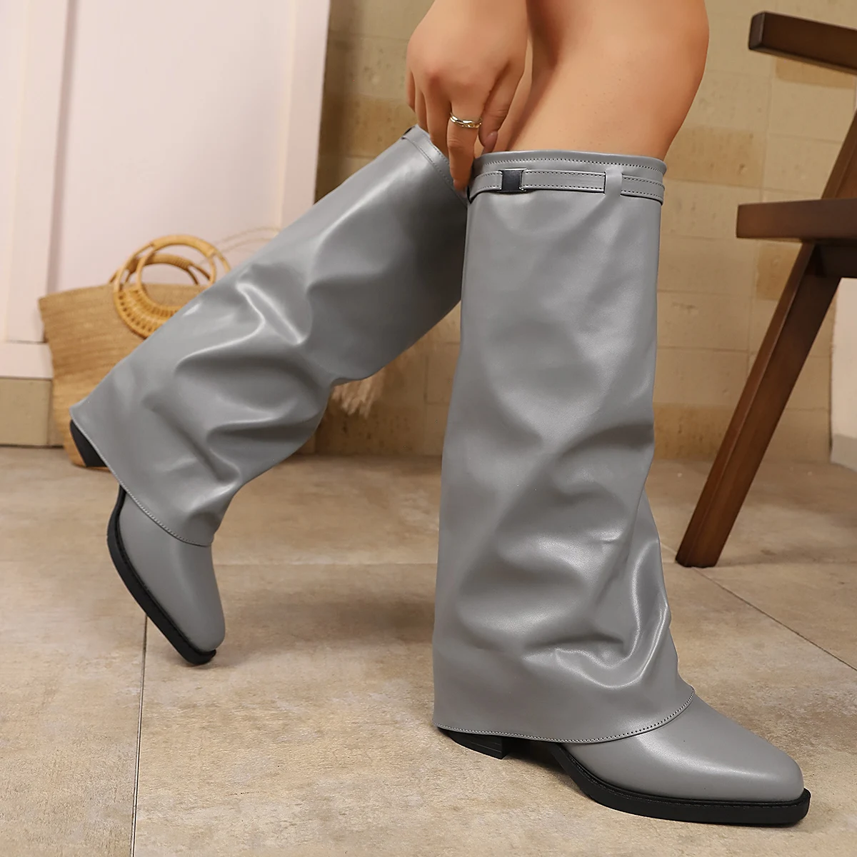 2026 Herbst und Winter Neue Einfarbige Hochwertige Spitze Rutschfeste Lange Stiefel Damen Übergrößen Einfarbige Stiefel mit Dickem Absatz – Detail 3