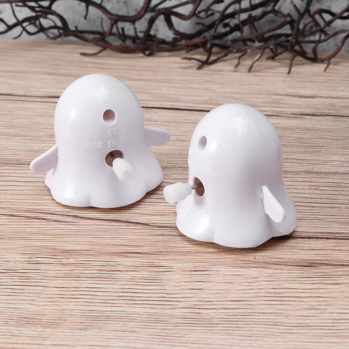 2Pcs Halloween Ghost Wind Up Clockwork Walking Props Fun Horror Theme Party Favors Kids Trick Treat Goodie Bags