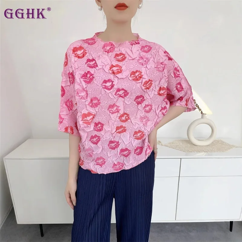GGHK التصميم الأصلي تي شيرت مطرز 2025 الصيف مطوي بلايز المرأة هندسية الطباعة منتصف كم مريحة عادية الأجنبية