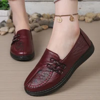 Chaussures plates en cuir pour femmes, mocassins pour femmes printemps-automne, chaussures classiques simples pour mamans, antidérapantes, confortables et livraison gratuite 2