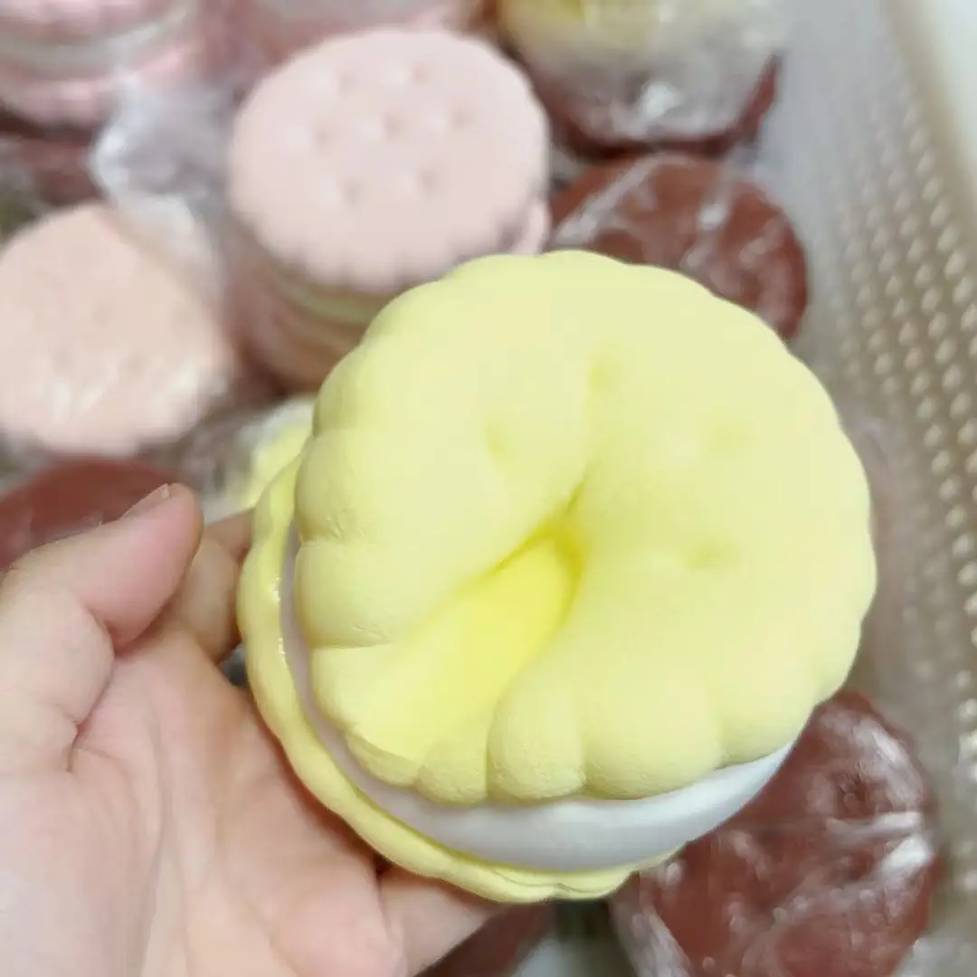 

Mochi Taba Squishy Large Biscuit Slow Rebound Sandwich Filling Biscuit Crispy Slow Rebound toy Release Hand Relaxation Toy Gift