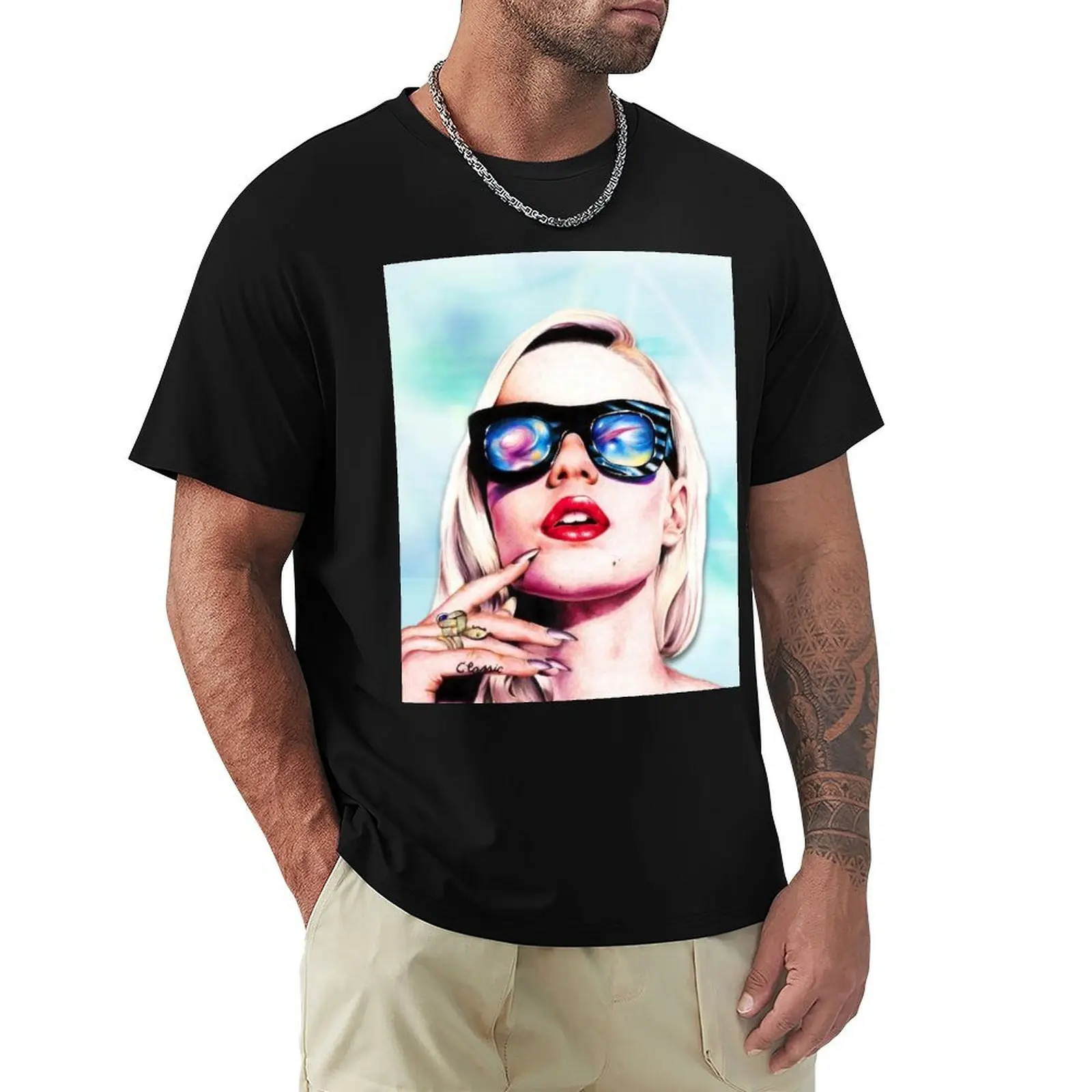 Iggy Azalea - Camiseta azul básica para un look diario
