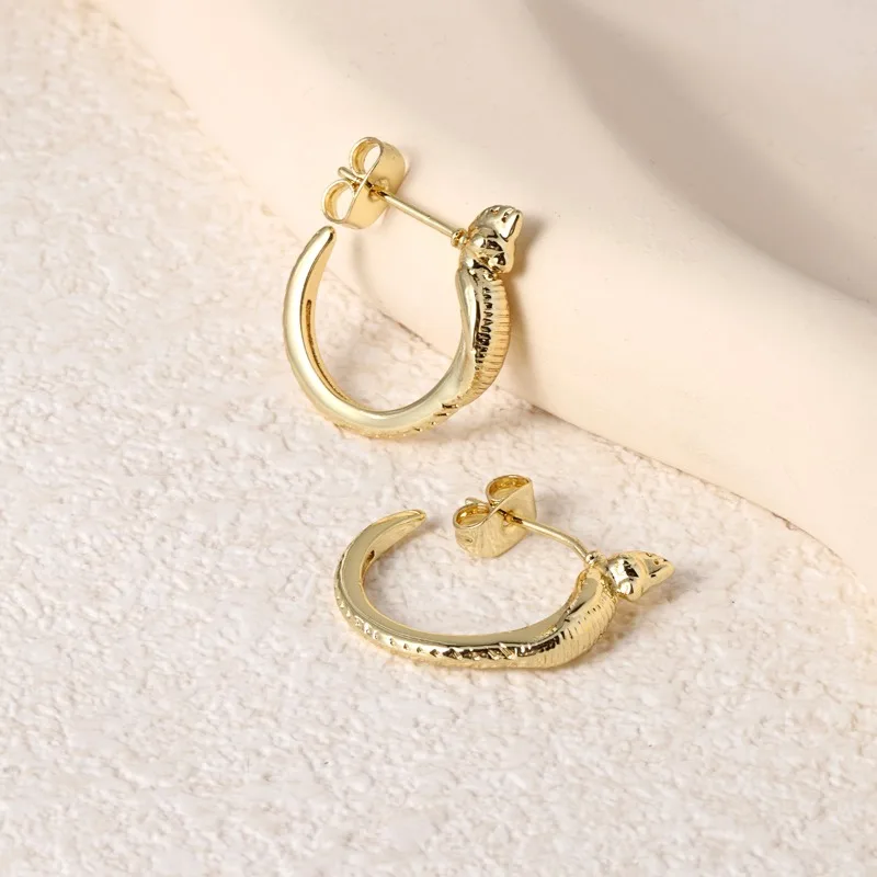 

Jianjie Light Luxury Gold Color Snake Women’s C Shape Earrings Classic Banquet Accessories Fashion Gifts Tide