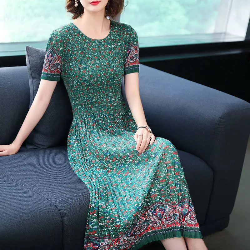 Pleated dress female summer 2023 new temperament long paragraph pleated retro slim slim print o neck short sleeve A word skirt