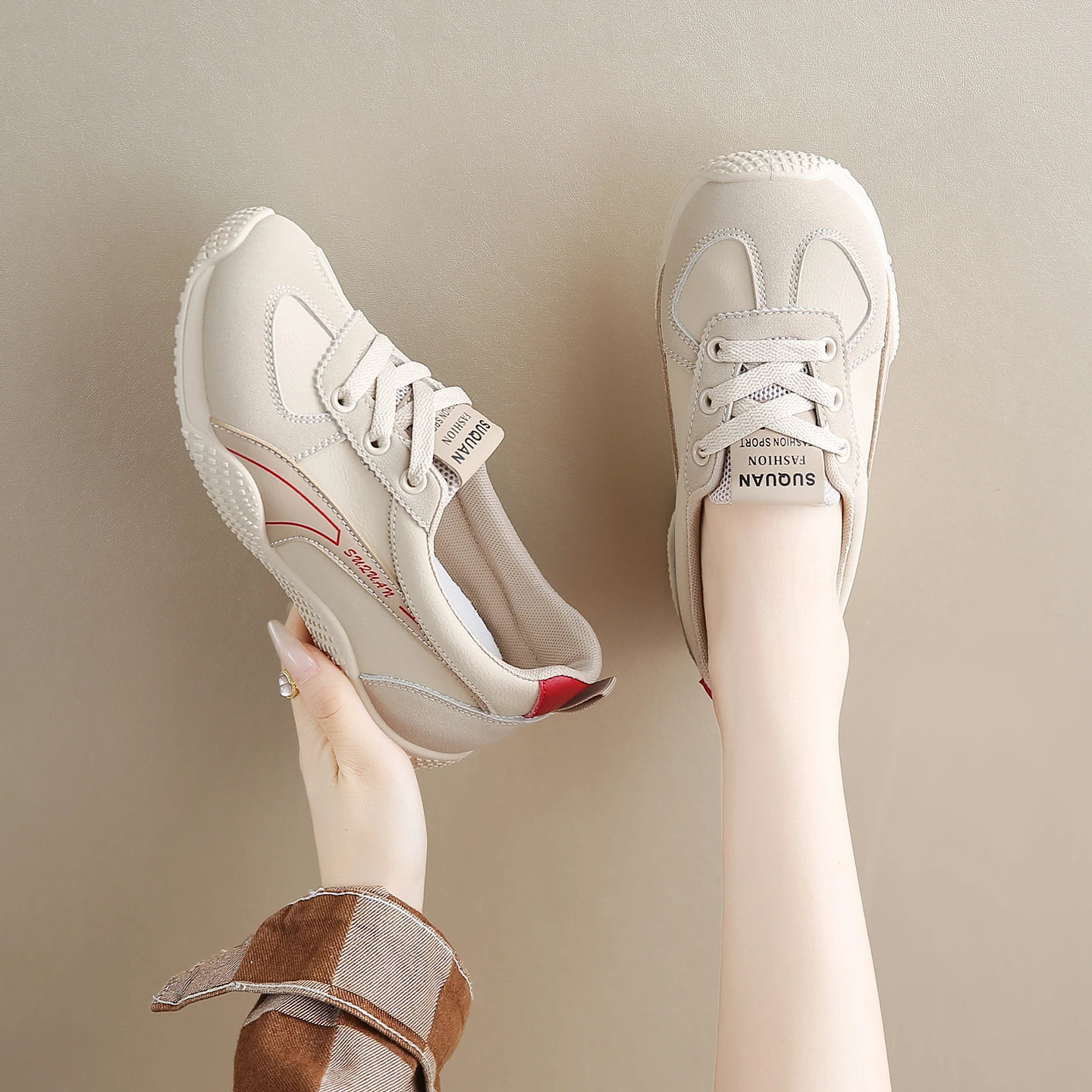 K1519 outono 2025 sapatos brancos estilo coreano ins estudantes do sexo feminino casual na moda de uma perna versátil sapatos femininos tiro de rua