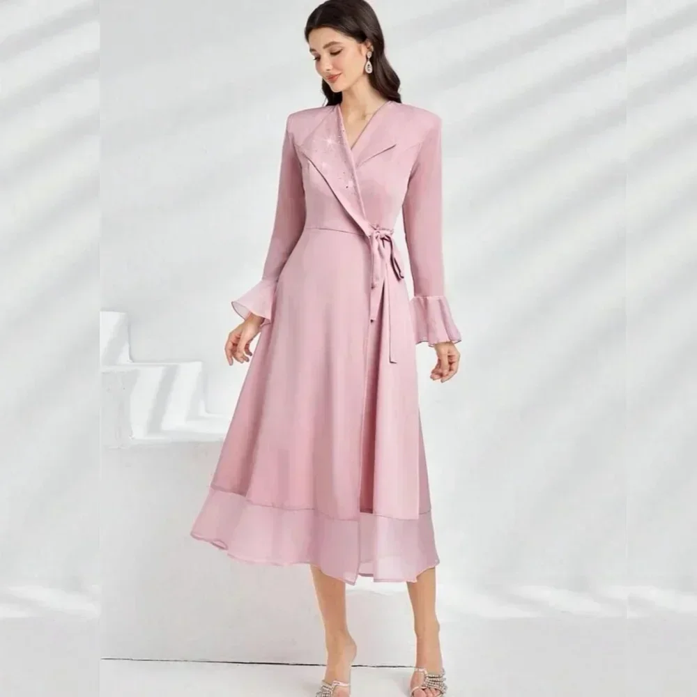 Op maat gemaakte jersey strass ruches feest A-lijn V-hals op maat gemaakte gelegenheidsjurk midi-jurken