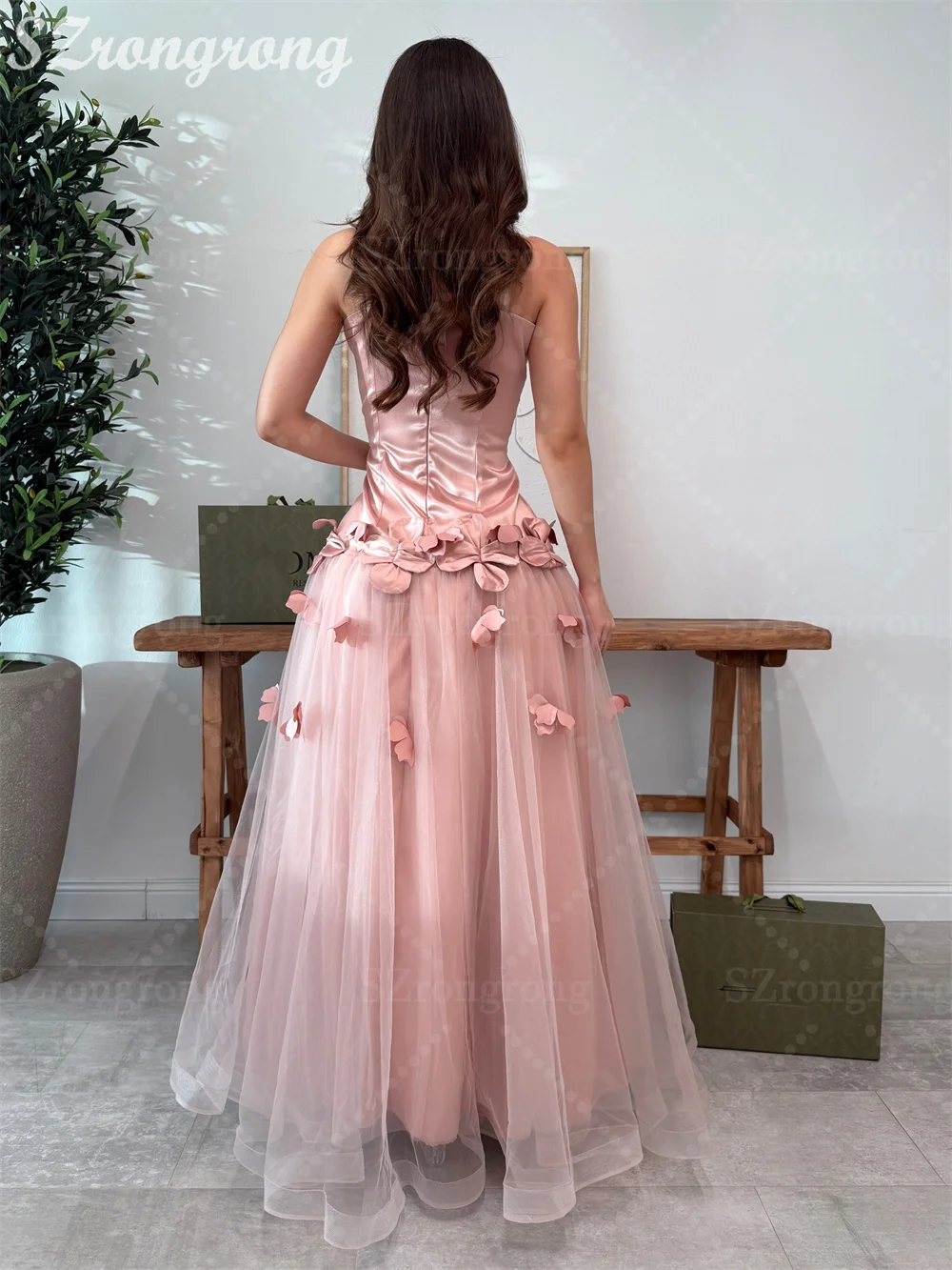 Op maat gemaakte roze vierkante kraag 3D bloemen rechte avondjurk elegante spaghettibandjes backless enkellange Saoedi-Arabische jurk